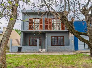 Casa · 76m² · 4 Ambientes · 3 Cocheras · Casa en Venta San Vicente Parque Amplio y Quincho