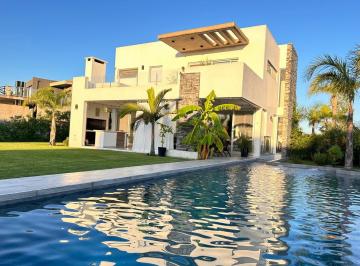 Casa de 5 ambientes, Tigre · Muy Linda Casa Amoblada en Alquiler Anual!