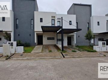 Casa · 110m² · 5 Ambientes · 1 Cochera · Hermoso Dúplex de 3 Dor en Housing de Miradores de Manantiales!