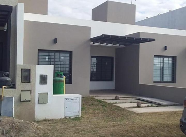 Casa · 80m² · 5 Ambientes · 1 Cochera
