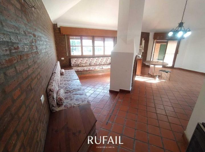 Casa · 60m² · 5 Ambientes · 2 Cocheras