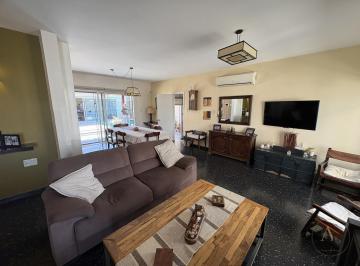 Casa · 328m² · 5 Ambientes · 1 Cochera · Casa El Centro de Colonia