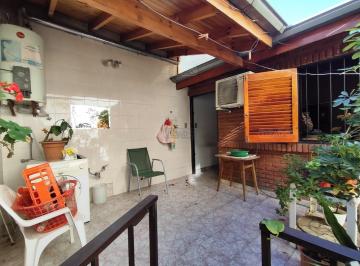 Casa · 160m² · 3 Ambientes · PH 3amb en 1er Piso con 2 Locales a La Calle en Venta en Villa del Parque, Capital Federal, Buenos a