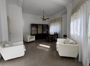 Casa · 73m² · 4 Ambientes · 1 Cochera · Venta Casa 4 Ambientes. Florida. Vicente López.