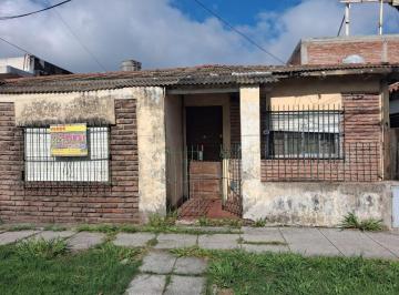 Casa de 3 ambientes, San Isidro · Oportunidad – Propiedad Para Reciclar en Venta – Villa Adelina | Usd 65.000