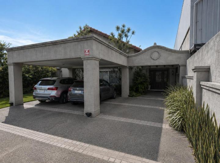 Casa · 254m² · 3 Dormitorios · 2 Cocheras