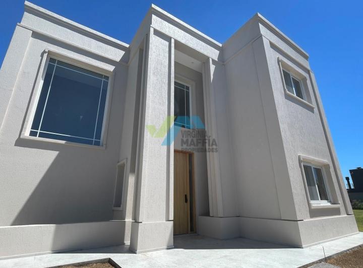 Casa · 248m² · 5 Ambientes · 2 Cocheras