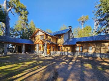 Casa · 195m² · 4 Ambientes · 1 Cochera · Venta de Casa con Vista Al Lago Nahuel Huapi