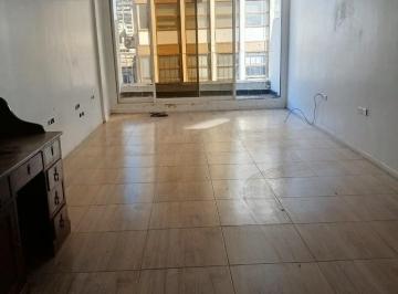 Oficina comercial , Centro / Microcentro · Excelente Oficina con Balcón Privado y Muy Buena Iluminacion