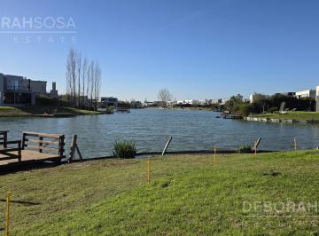 Casa · 190m² · 5 Ambientes · 4 Cocheras · Casa en Venta en El Canton Norte a La Laguna con Piscina