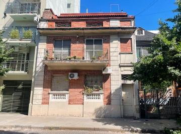 PH · 113m² · 5 Ambientes · PH en Venta Flores Impecable