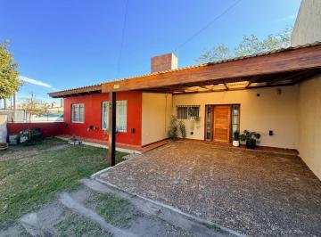 Casa · 162m² · 5 Ambientes · 2 Cocheras · Casa 3 Dorm., Patio y Pileta