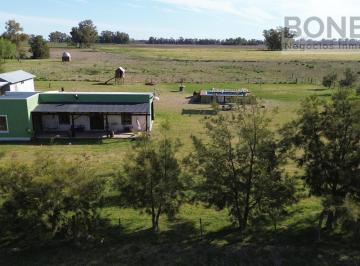 Quinta vacacional · 10000ha · 4 Ambientes · 1 Cochera · Casa de Campo en Mercedes Buenos Aires
