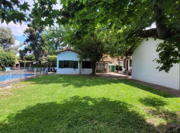 Casa · 250m² · 5 Dormitorios · 2 Cocheras · Casa con Pileta en Alquiler Temporal - Pardo 1800 - Bella Vista