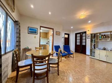 Casa · 150m² · 5 Ambientes · 2 Cocheras · Casa de 3 Dorm. con Barbacoa en Aires Puros