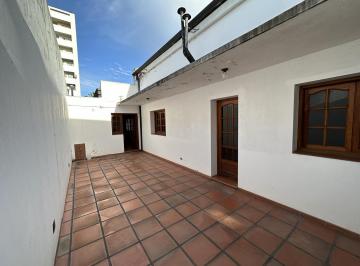Casa · 150m² · 4 Ambientes · 2 Cocheras · Casa en La Plata