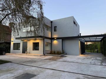 Casa · 181m² · 6 Ambientes · 2 Cocheras · Casa en Venta en El Portillo, Pilar