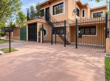 Casa de 5 ambientes, Villa Nueva · Casa en Venta - 3 Dorm, 2 Baños y Cochera Para 2 Vehículos Ubicada en Villa Nueva