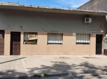 PH de 3 ambientes, La Matanza · PH de 3 Ambientes por Pasillo Interno con Patio