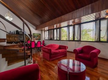 Casa · 245m² · 5 Ambientes · 1 Cochera · Casa 5 Amb en Venta en Villa del Parque C/ Cochera