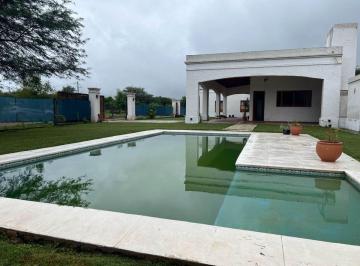 Casa · 260m² · 4 Ambientes · 2 Cocheras · Venta de Casa (Zanjon)