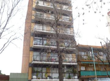 Departamento de 4 ambientes, Belgrano · Excelente Semipiso 4 Ambientes + Dep. Servicio Balcón Corrido Zona Residencial