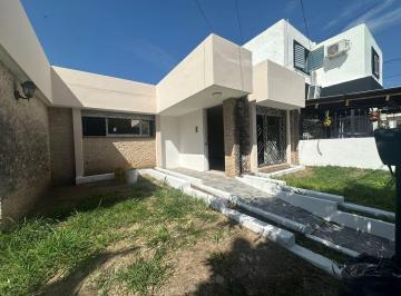 Casa · 144m² · 6 Ambientes · 1 Cochera · Venta Casa 3 Dorm 2 Baños en Loma de San Martin