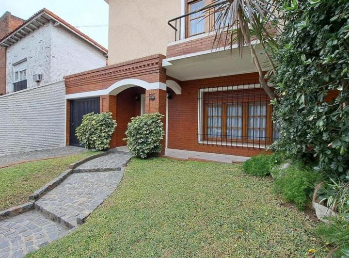 Casa · 248m² · 5 Ambientes · 2 Cocheras