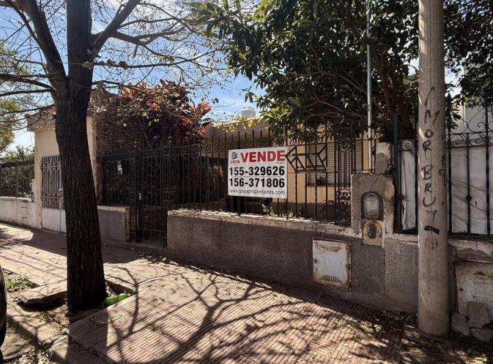 Casa · 240m² · 7 Ambientes · 1 Cochera
