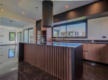 Casa · 280m² · 5 Ambientes · 1 Cochera · Casa a Estrenar en Rumenco Joven