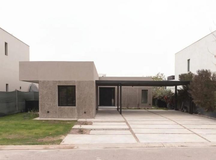 Casa · 215m² · 5 Ambientes · 2 Cocheras