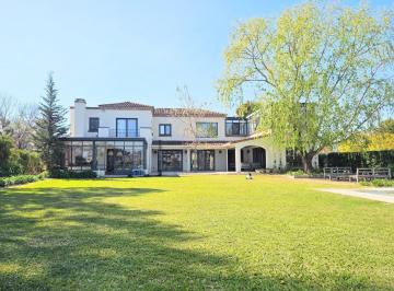 Casa · 420m² · 10 Ambientes · 4 Cocheras · Casa - Santa Barbara