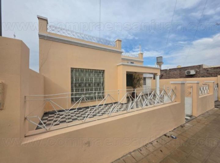 Casa · 122m² · 7 Ambientes · 1 Cochera