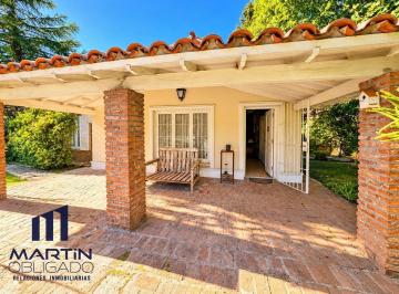 Casa · 240m² · 5 Ambientes · 6 Cocheras · Casa en Venta en Barrio Residencial El Tato | Gran Lote de 1.220 m² | Excelente Entorno Residencial