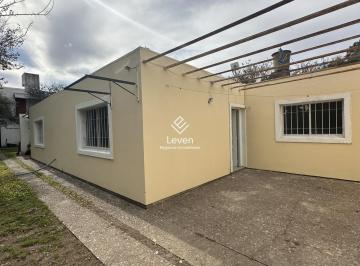 Casa · 60m² · 3 Ambientes · 1 Cochera · Alquila Casa 2 Dorm. en Complejo - Mendiolaza