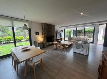 Casa · 1000m² · 4 Dormitorios · Casa en Alquiler en San Rafael "Othala"