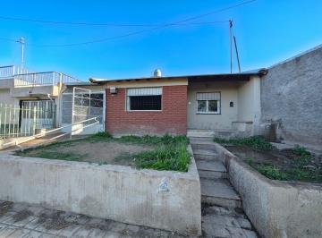 Casa · 178m² · 2 Ambientes · 1 Cochera · Venta de Casa con 3 Dorm. en Barrio Santa Ana, Guaymallen