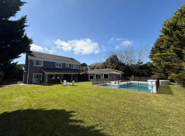 Casa · 360m² · 6 Ambientes · 2 Cocheras · Casa en Alquiler Country Abril