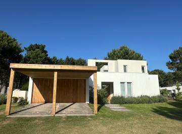 Casa Alquiler de 5 ambientes · Pinamar Alamos II - Casa Garzas con Piscina - Temporada 2027