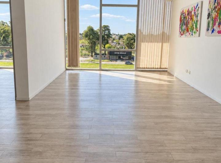 Oficina comercial · 77m² · 2 Ambientes · 1 Cochera