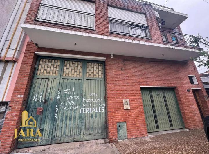 Casa · 210m² · 4 Ambientes · 1 Cochera