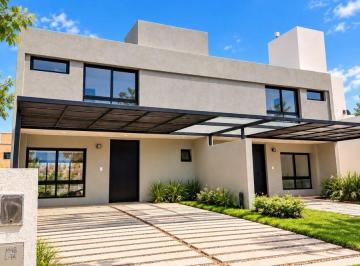 Casa de 4 ambientes, Córdoba · Casa en Alquiler Tres Dorm. en Solares de Manantiales