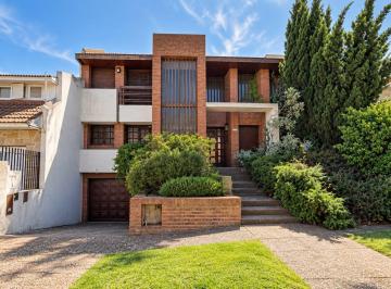 Casa · 342m² · 5 Ambientes · Casa en Punta Mogotes