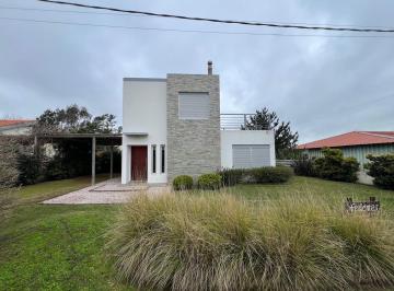 Casa · 119m² · 5 Ambientes · 1 Cochera · Alquiler Anual 3 Dorm. Playa Grande