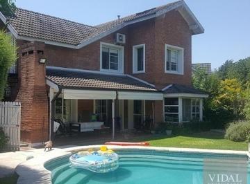 Casa · 4510000ha · 6 Ambientes · 1 Cochera · Casa en Venta en Barrancas de San José Tigre