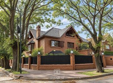 Casa · 600m² · 8 Ambientes · 5 Cocheras · Increíble Casa 500 m² Cub en La Mejor Zona de Martínez a Media Cuadra de Libertador y 3 del Rio