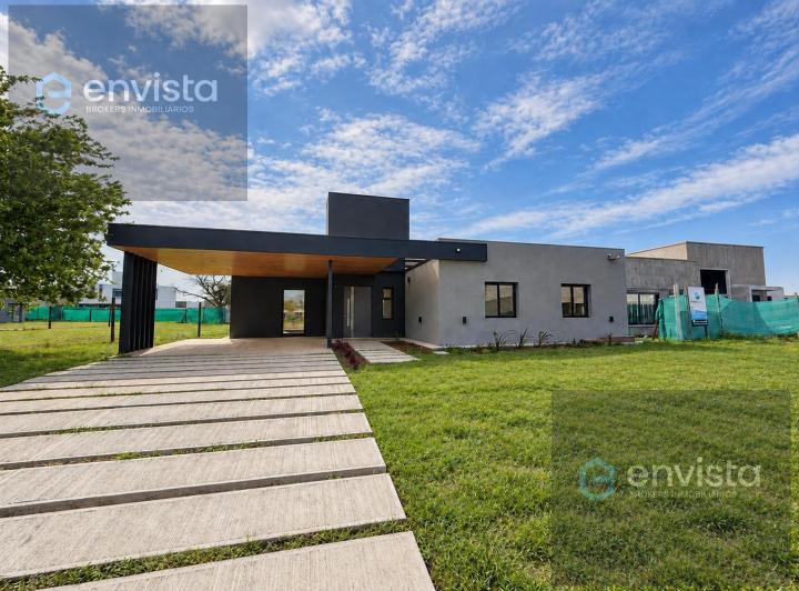 Casa · 136m² · 5 Ambientes · 2 Cocheras