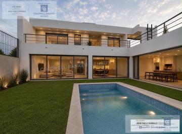 Casa · 456m² · 7 Ambientes · 2 Cocheras · Casa en Cipolletti