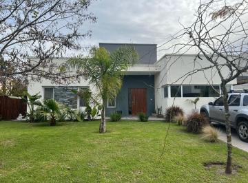 Casa · 175m² · 5 Ambientes · 4 Cocheras · Casa en Venta de 5 Ambientes con Pileta en El Canton Norte