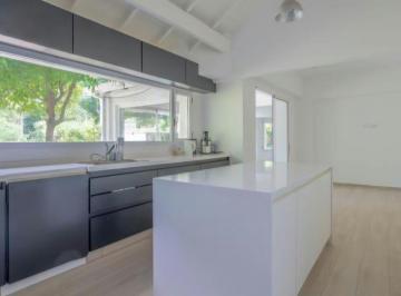 Casa · 346m² · 8 Ambientes · 1 Cochera · Venta Casa C/ Amplio Jardin B/santa Rita, S. Isidr0
